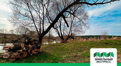 Зачистка береговой полосы вдоль реки в поселке "Фаворит"